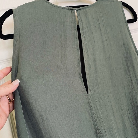 The Everlane * go weave * dress in lightweight fabric with 2 pockets for snacks - Picture 3 of 7